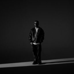 دانلود آهنگ جدید پوری به نام بزن زنگ بم