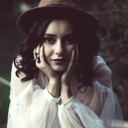 معین و مهستی