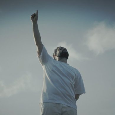 تصویر آلبوم دانلود آهنگ جدید بهرام به نام آغوش